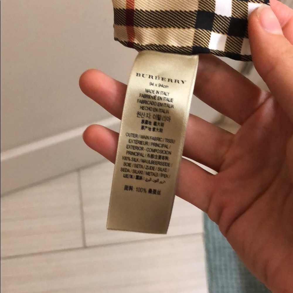 Burberry Scarf - Picture 2 of 3